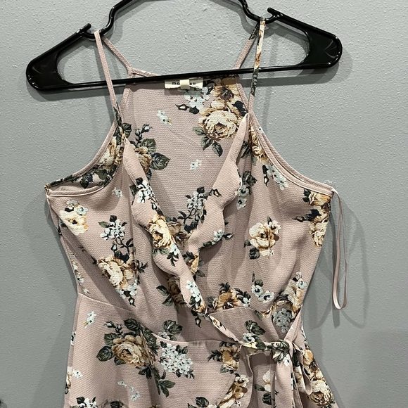 Monteau Floral Top with Pastel Hues - Picture 2 of 6